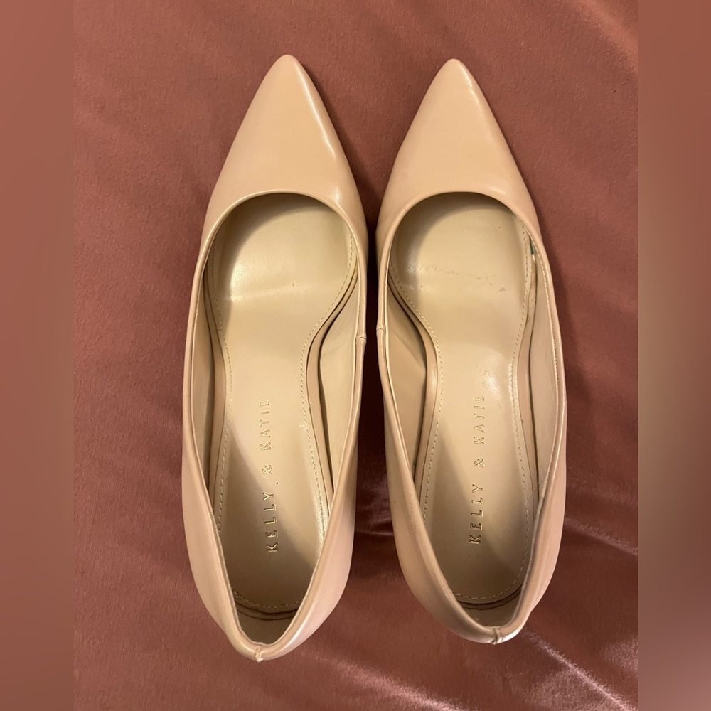 Kelly & Katie “Misha” Beige Size 8.5 Pump